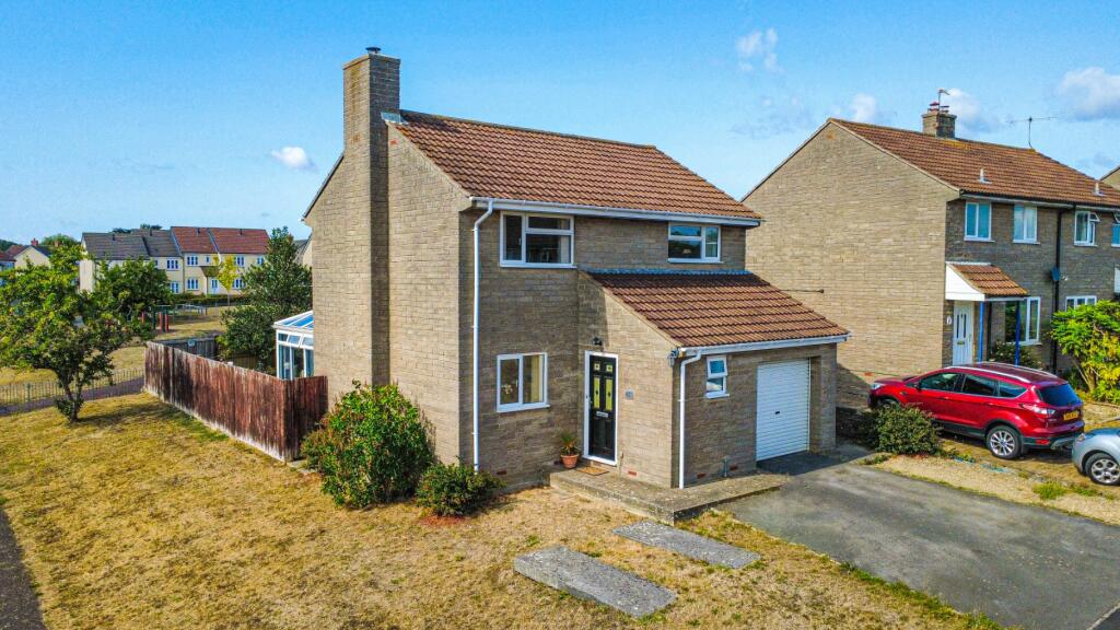 4-bed detached on Stanchester Way, Curry Rivel, Langport., £325,000