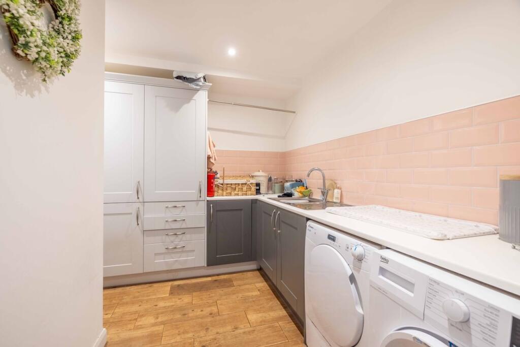 House in Slough - View 4