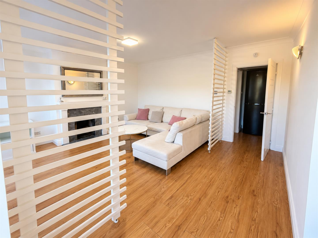 Apartment in London, Chingford - View 2