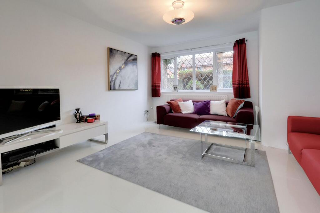 House in London, Shirley - More