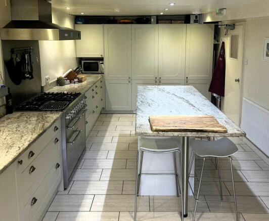 BB Kitchen e.jpg