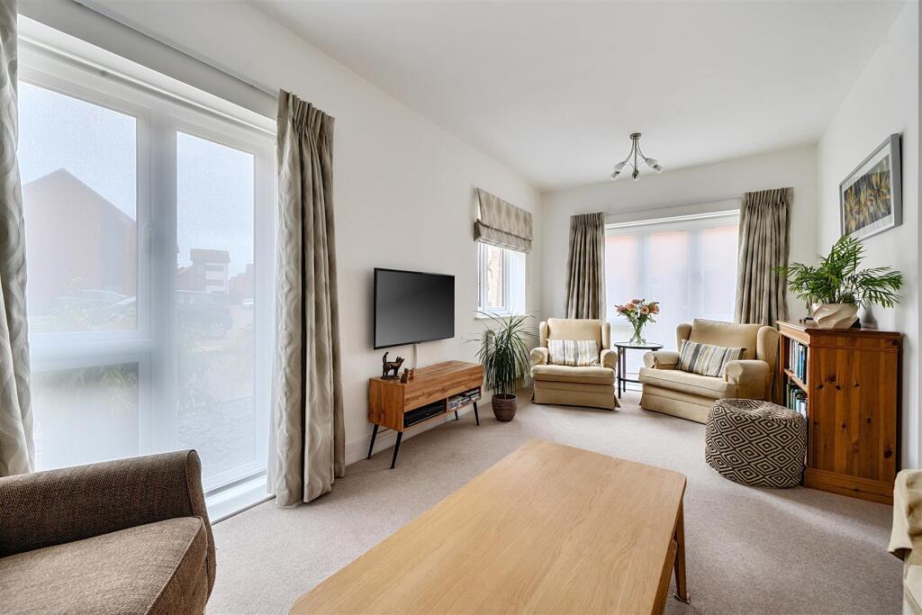 House in Crowthorne, Bracknell Forest - View 3