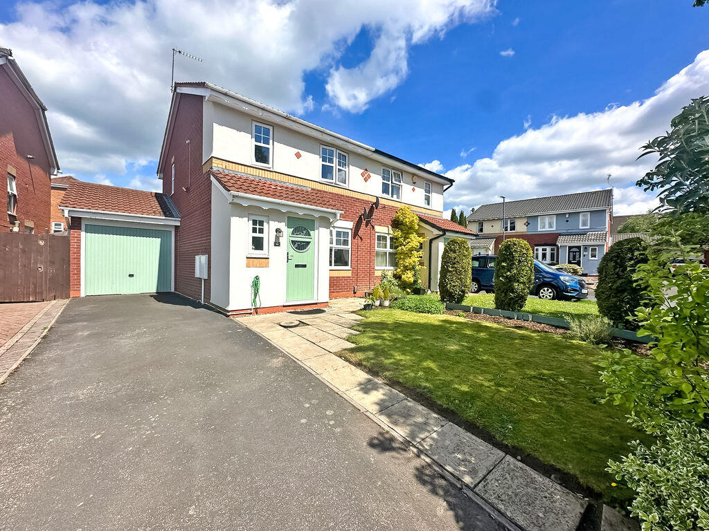 3-bed semi-detached on Barn Owl Drive, Pelsall, £280,000