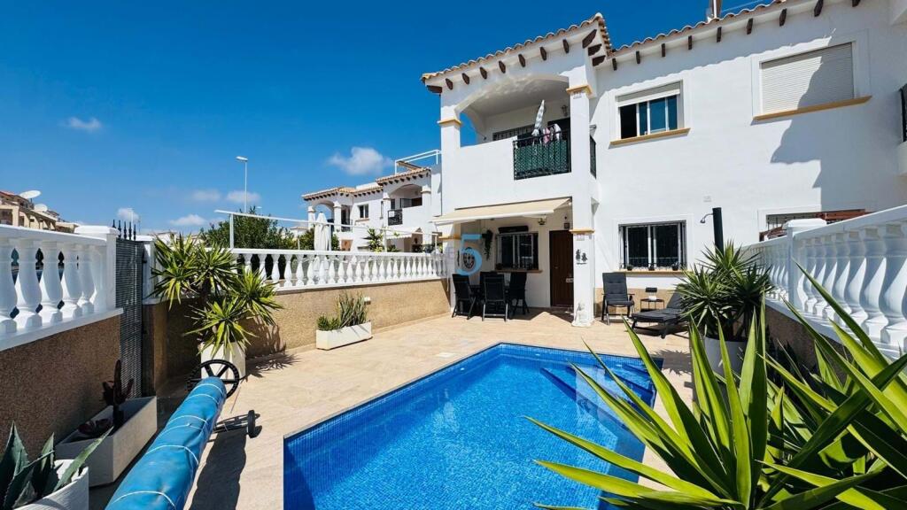 Main image of property: Valencia, Alicante, Punta Prima