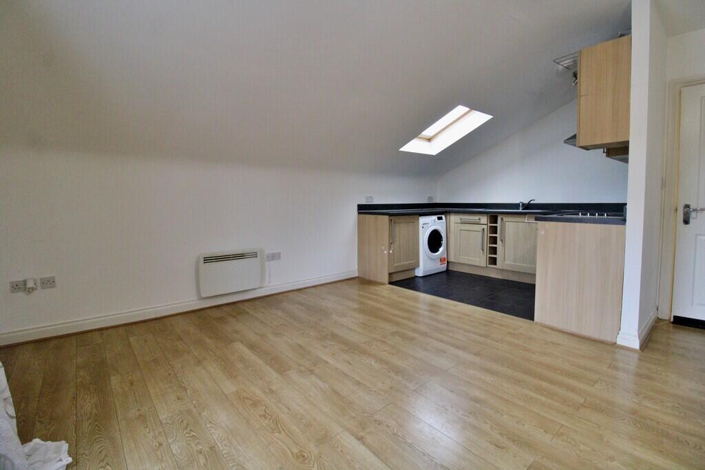 Apartment in Rugby, Warwickshire - View 5