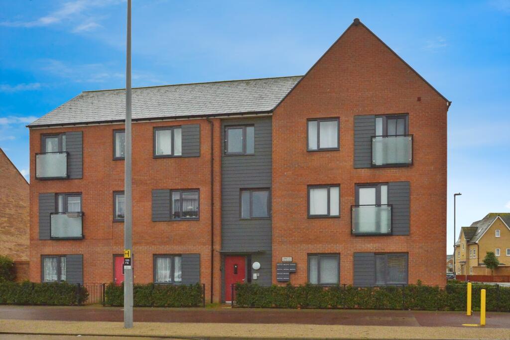 1-bed flat on 384, Fen Street, Brooklands, Milton Keynes, Buckinghamshire, MK10, £160,000