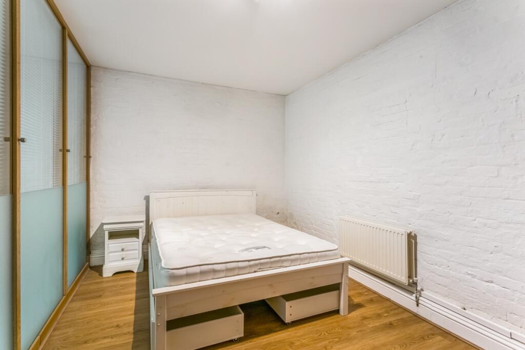 Apartment in Windsor - View 5