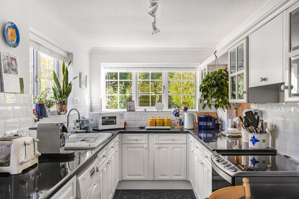Holywell Road, Studham, Dunstable, LU6 photo 3