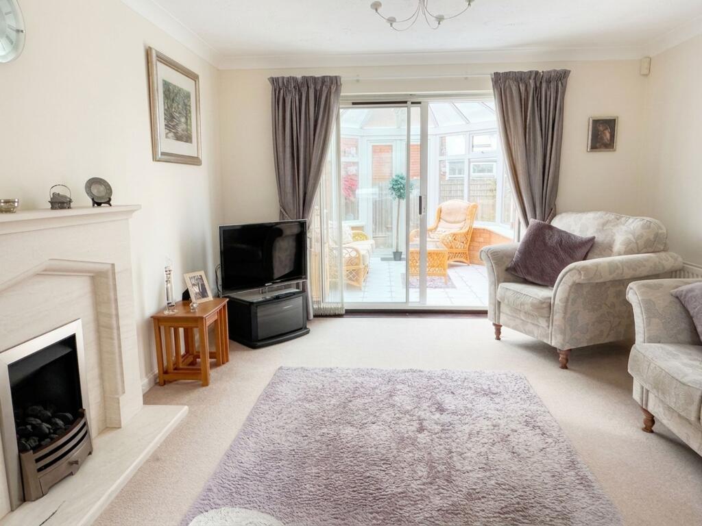 Oakwood Gardens, Coalpit Heath, BS36 photo 4
