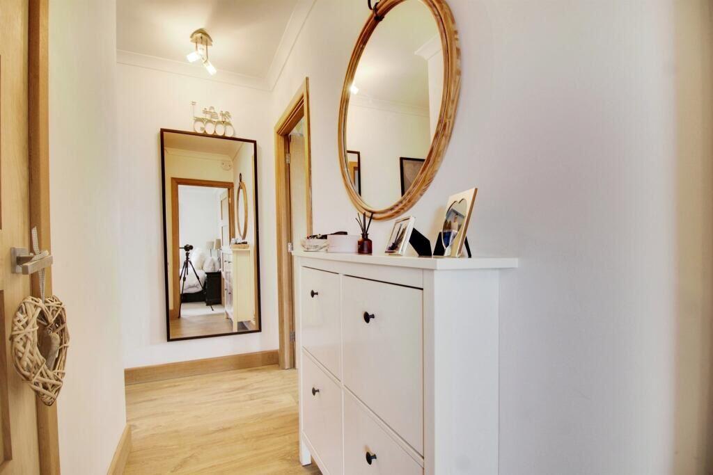 21 Highmill, Ware, Hertfordshire, SG12 0RX photo 5