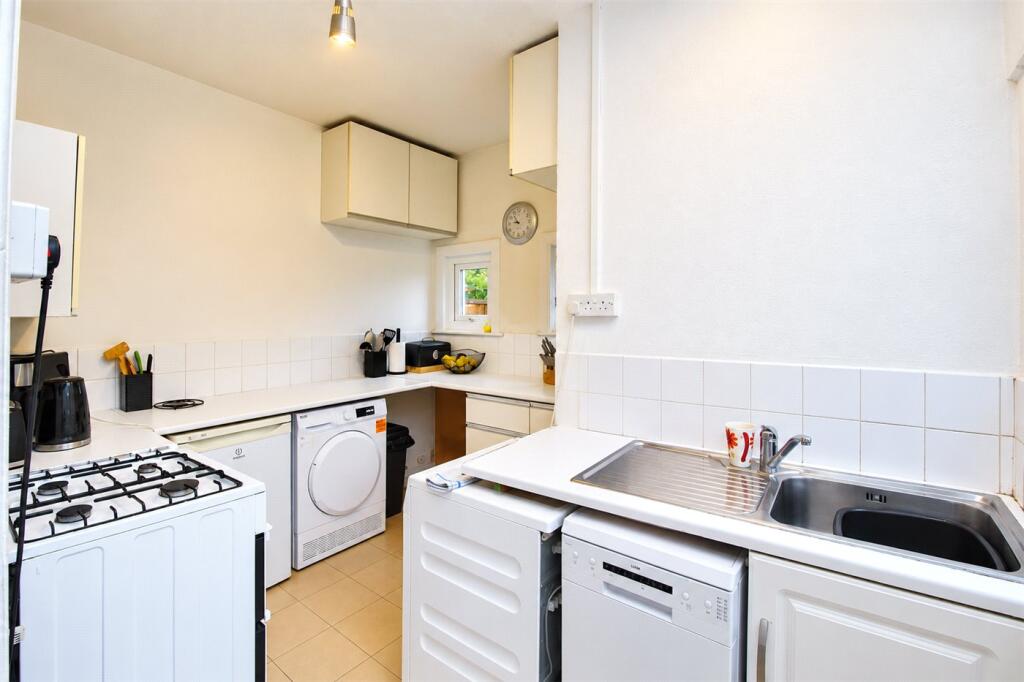 Cranleigh Drive, Leigh-on-Sea, Essex, SS9 photo 4
