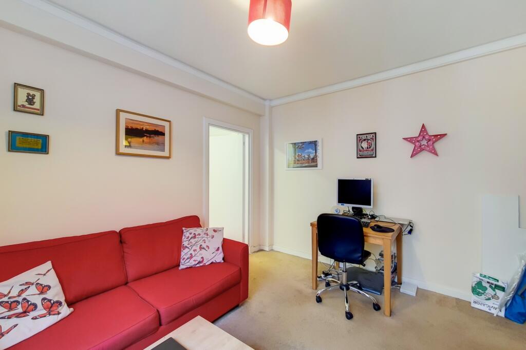 Apartment in London - More