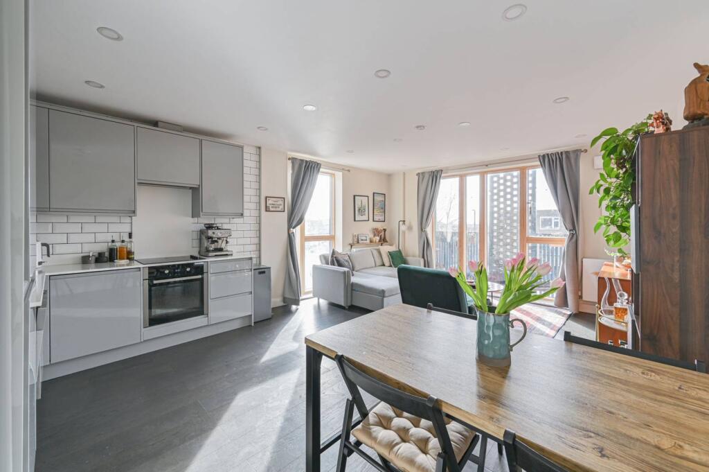 Main image of property: Green Lane, Streatham, LONDON, SW16