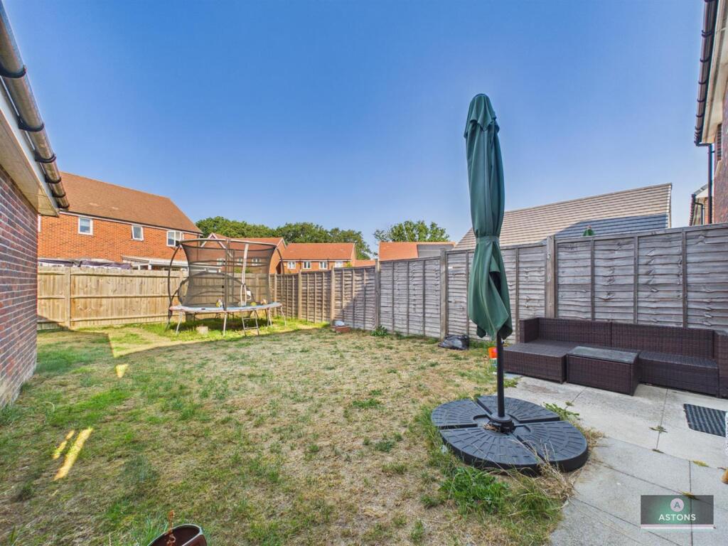 Cornwell Avenue, Crawley photo 4