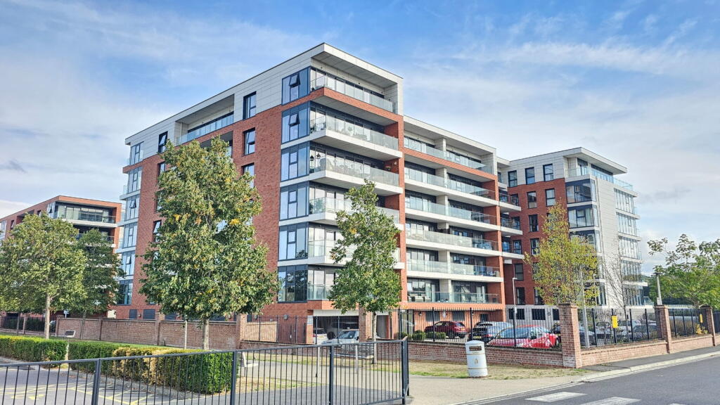 Main image of property: Southmead House, Kingman Way, Newbury, RG14 7FY