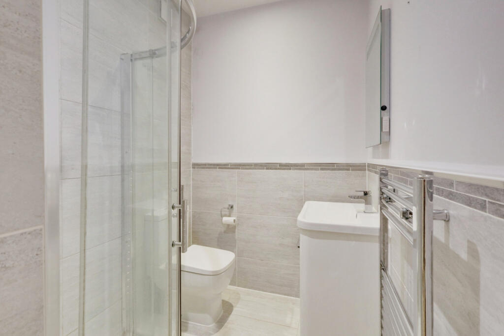 Apartment in Castle Point, Essex - View 5