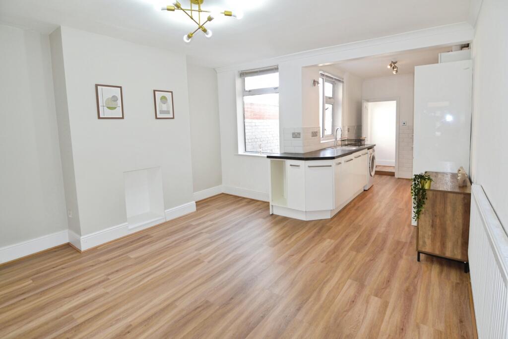 Portland Road, Nottingham, NG16 photo 3