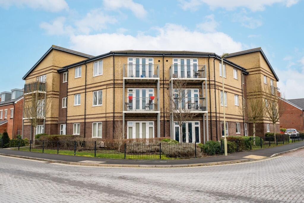 2-bed flat on Halter Way, Andover, SP11, £185,000