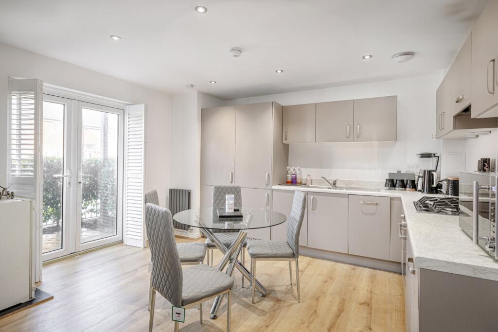 Main image of property: Newland Avenue, Bishop's Stortford, Hertfordshire, CM23