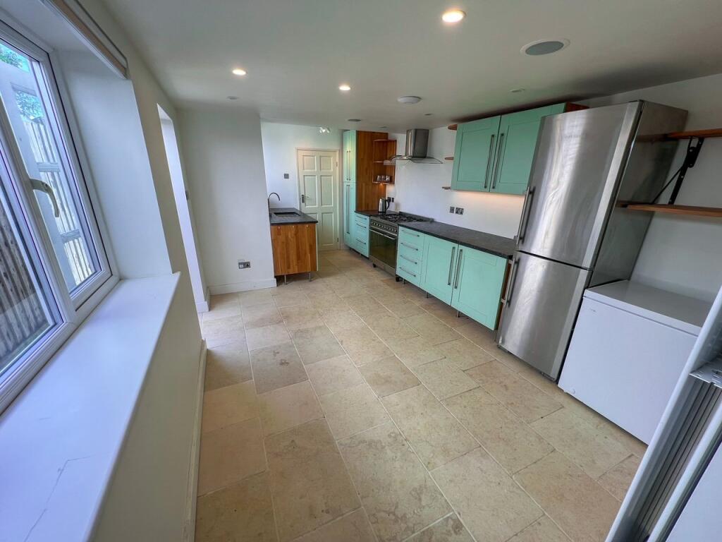 Spreighton Road, West Molesey, KT8 photo 3