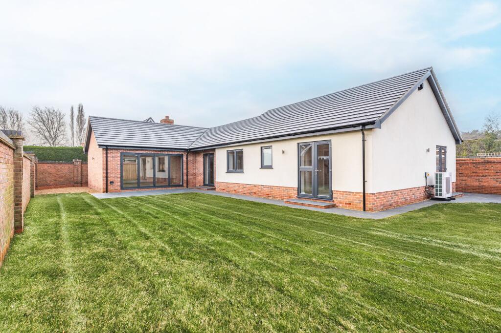 An exceptional new build, single storey home in the coastal village of Snettisham photo 4