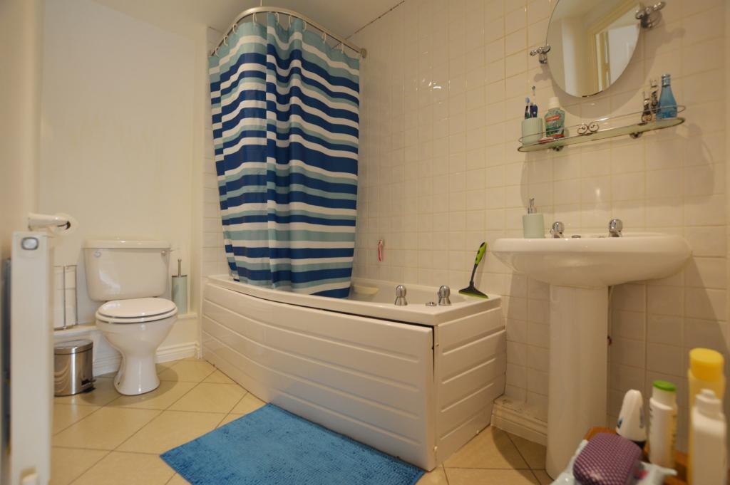 Apartment in Northampton - More
