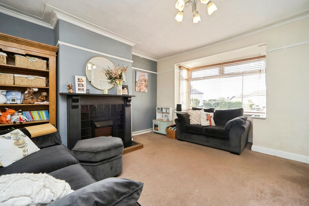Barfield Avenue, Yeadon, Leeds photo 4