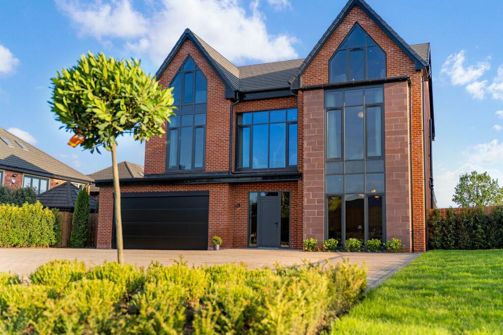 House in Bolton - View 4