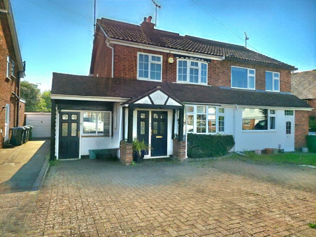 4-bed semi-detached on Grange Avenue, Kenilworth, Warwickshire, CV8, £400,000