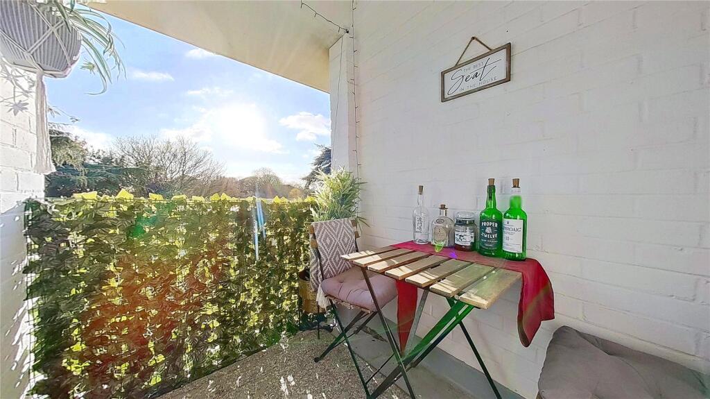 Meadway Court, Kingston Lane, Southwick, West Sussex, BN42 - View 4