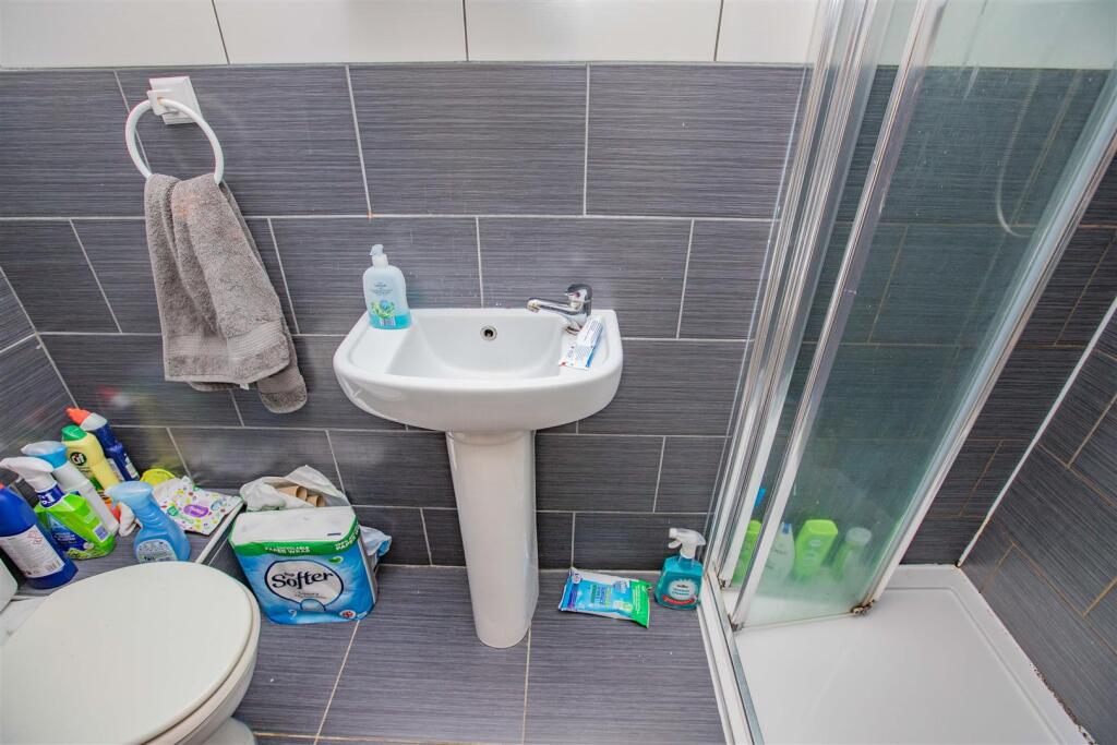 6 bedroom house for rent