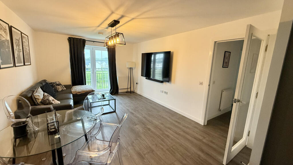 Apartment in Paisley, Renfrewshire - View 3