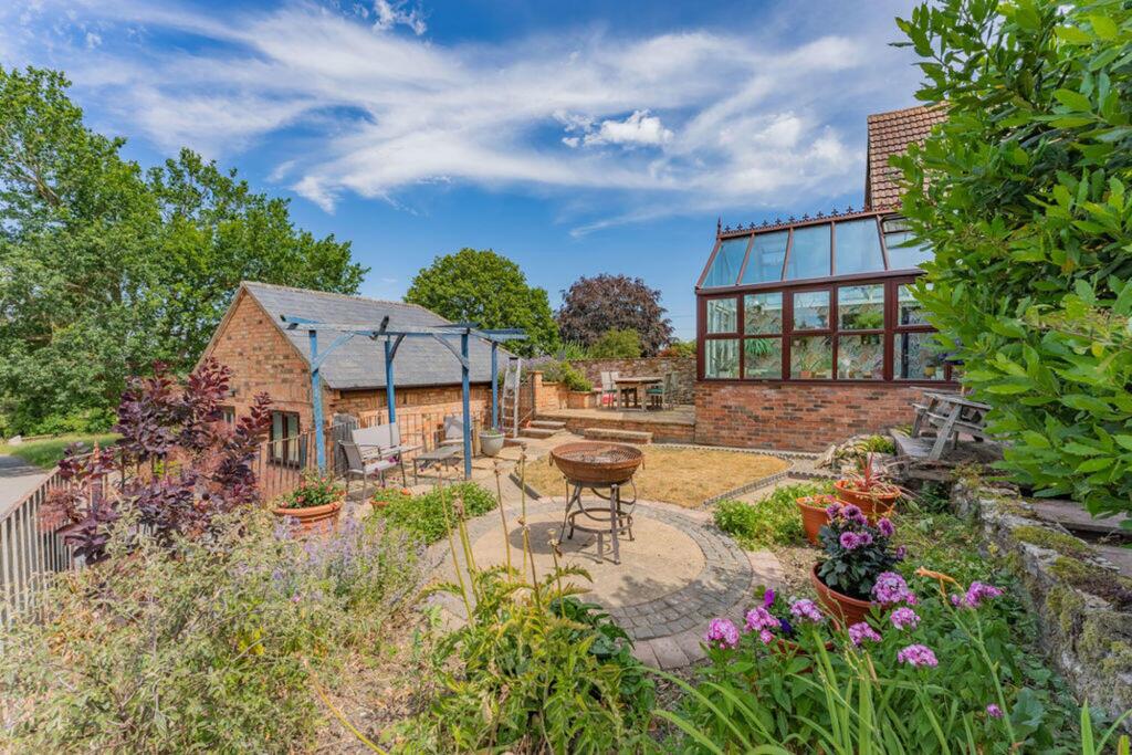 House in Weston by Welland - View 4