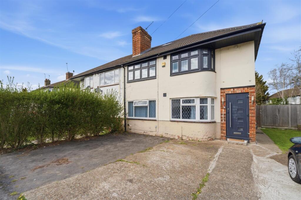 Main image of property: Cornwall Avenue, Slough