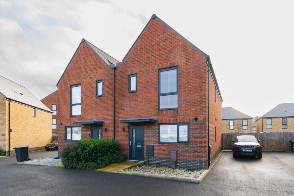 Main image of property: Victorious Close, Lee-on-the-solent, Hampshire, PO13