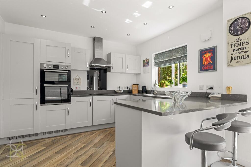 Damson Way, Bidford-On-Avon, Alcester photo 2