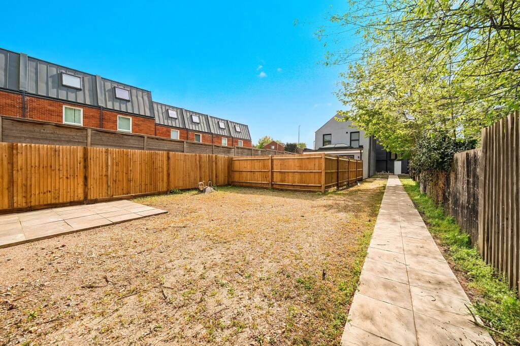 House in Chatham, Luton - View 3