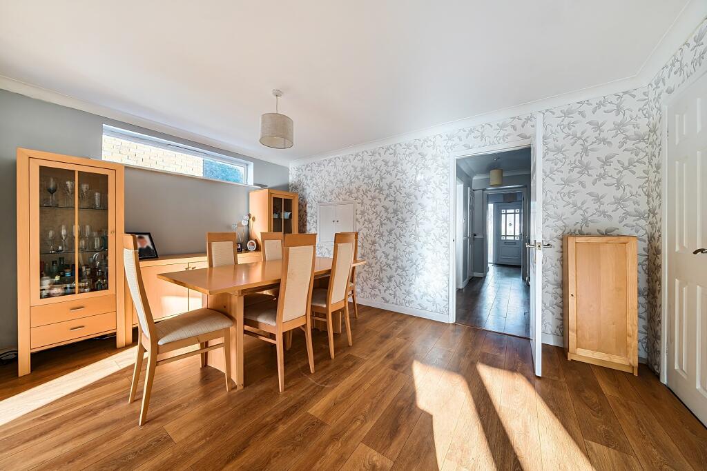 House in Woking, Horsell - More