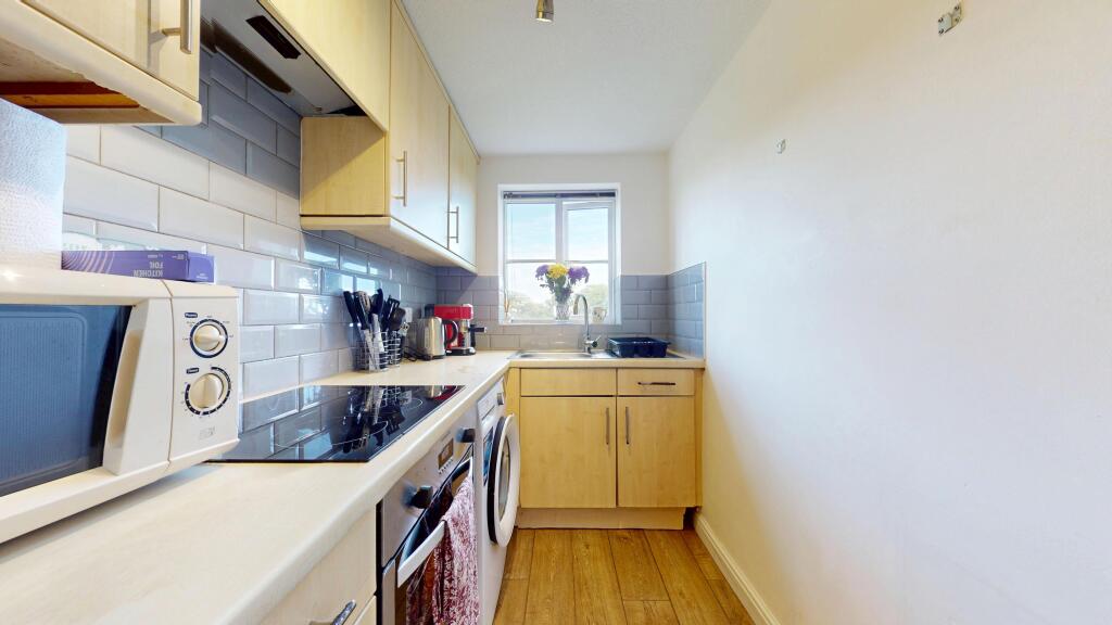 Youghal Close, Pontprennau, Cardiff photo 4