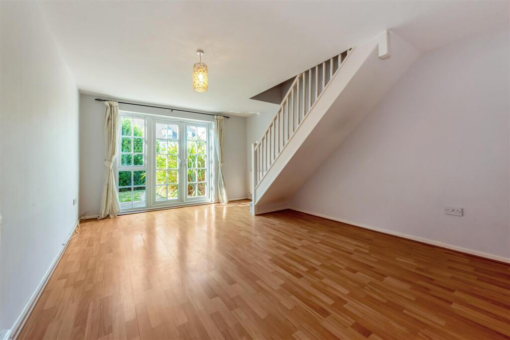 Churchwood Drive, Tangmere, Chichester photo 3