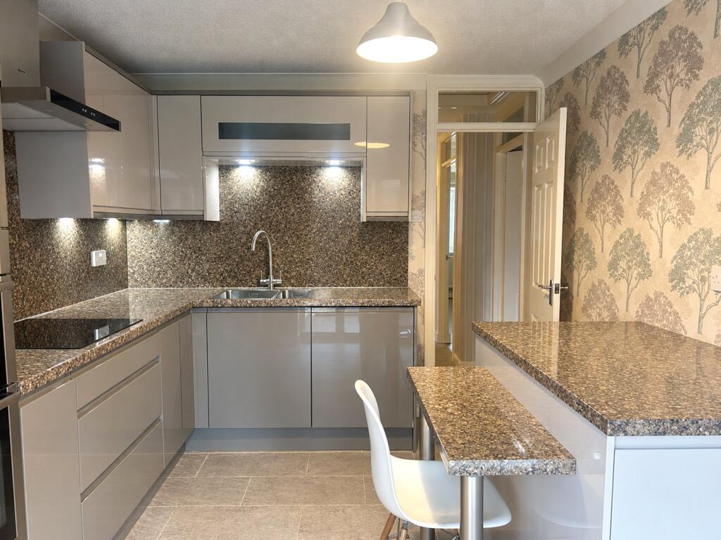 House in Oldham, Chadderton - More