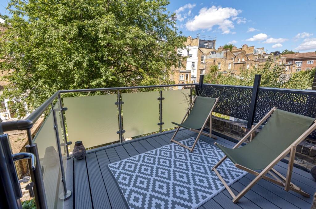 House in London - View 5
