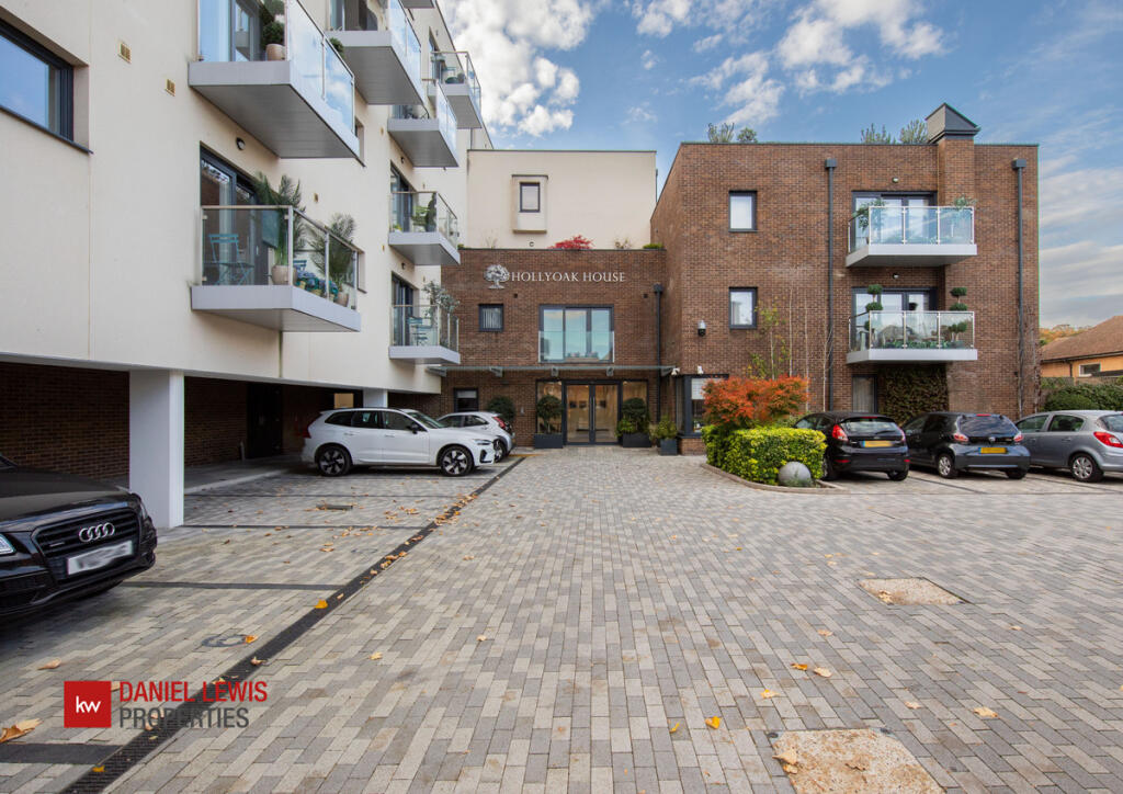 Main image of property: High Road, Loughton, IG10