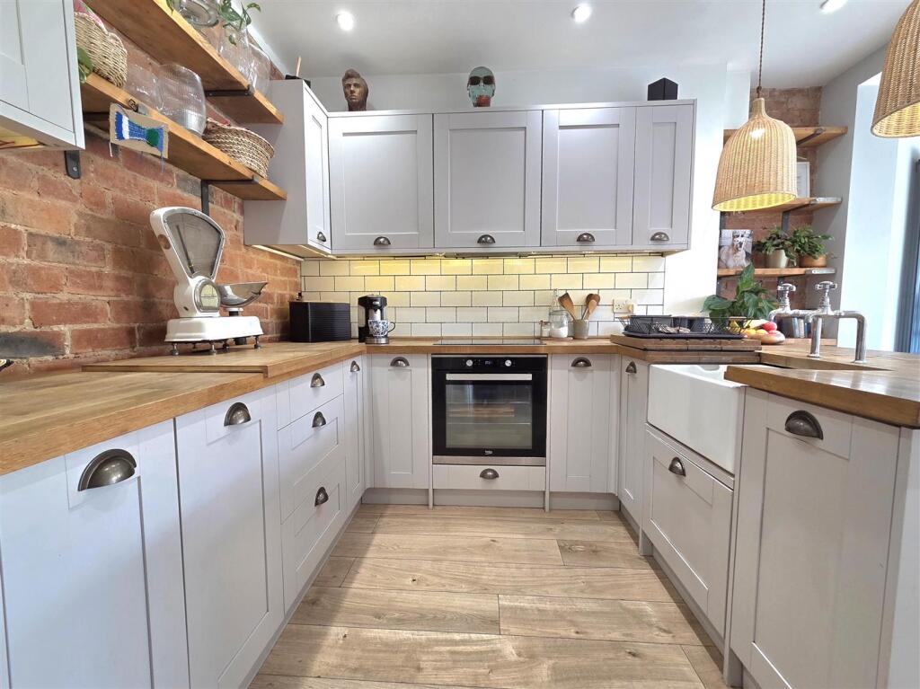 House in Gloucester, Tuffley - More
