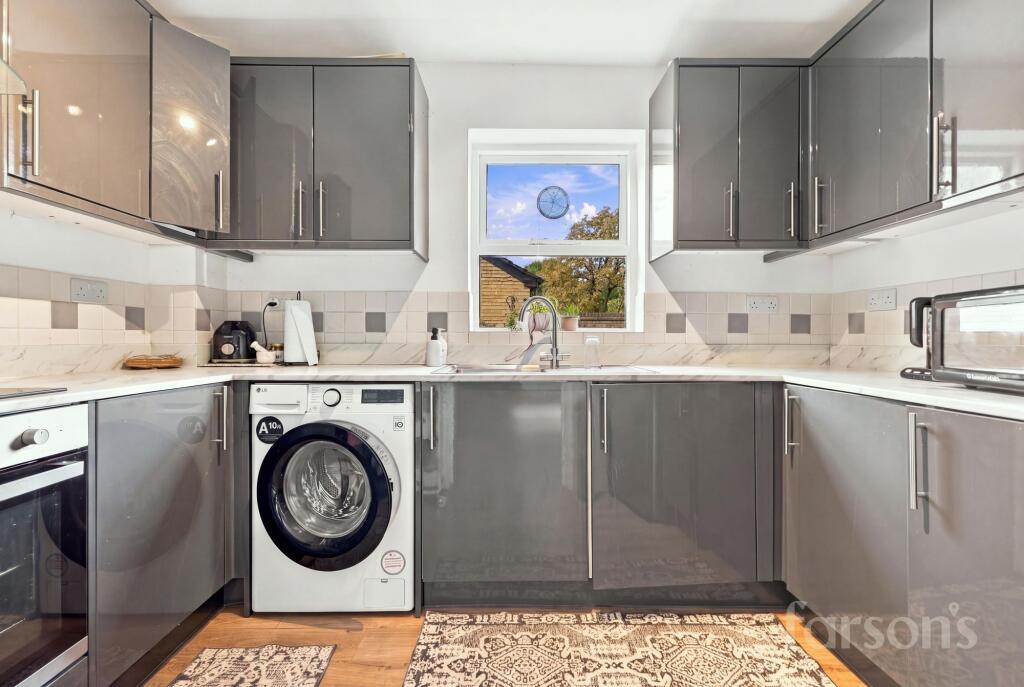 Apartment in Brentwood, Essex - View 2
