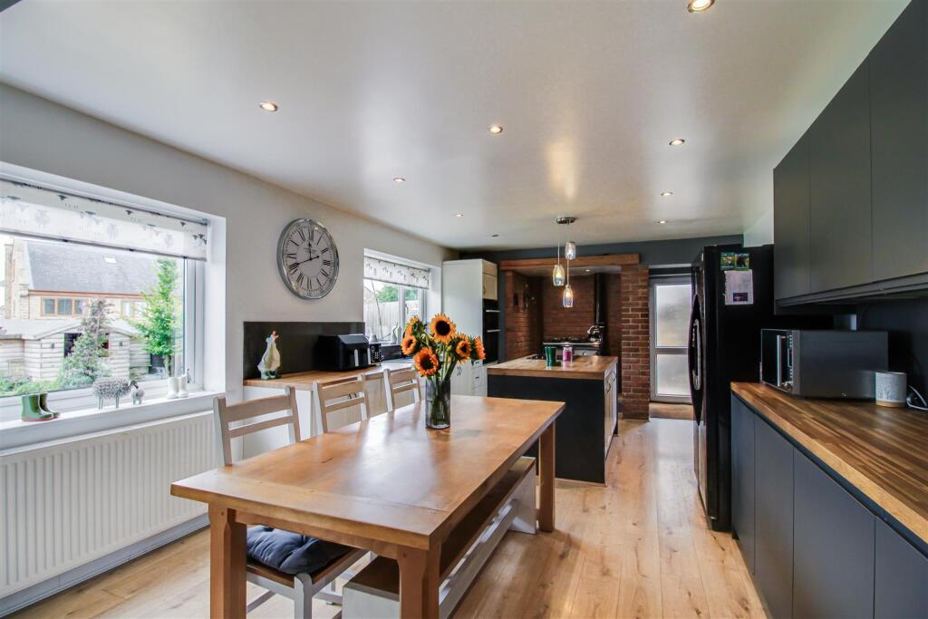 House in Wakefield - View 4