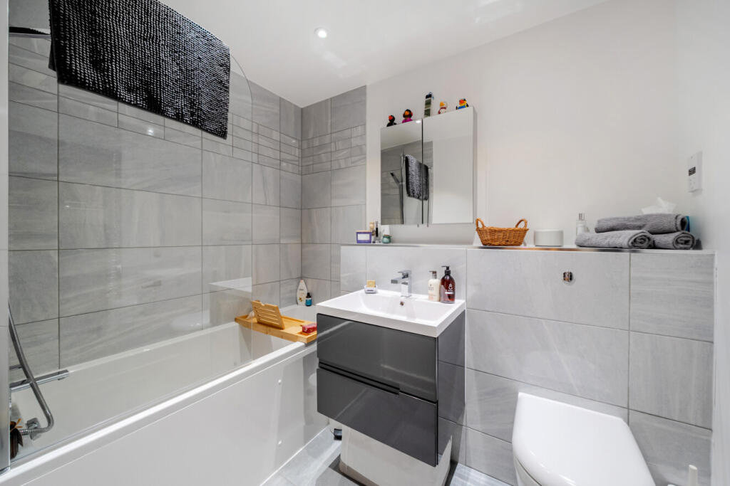 Apartment in London, Stockwell Park, Stockwell - View 5