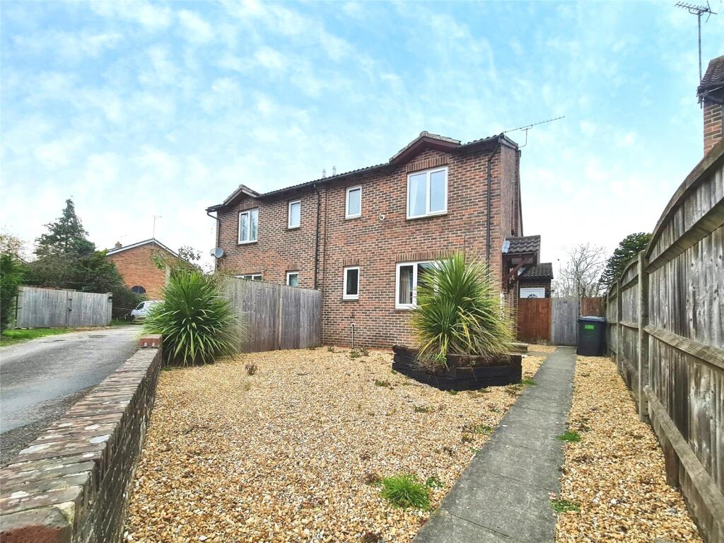 Main image of property: Camden Place, Calcot, Reading, RG31