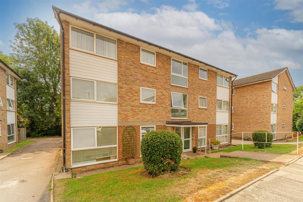 Main image of property: Gallus Close, London