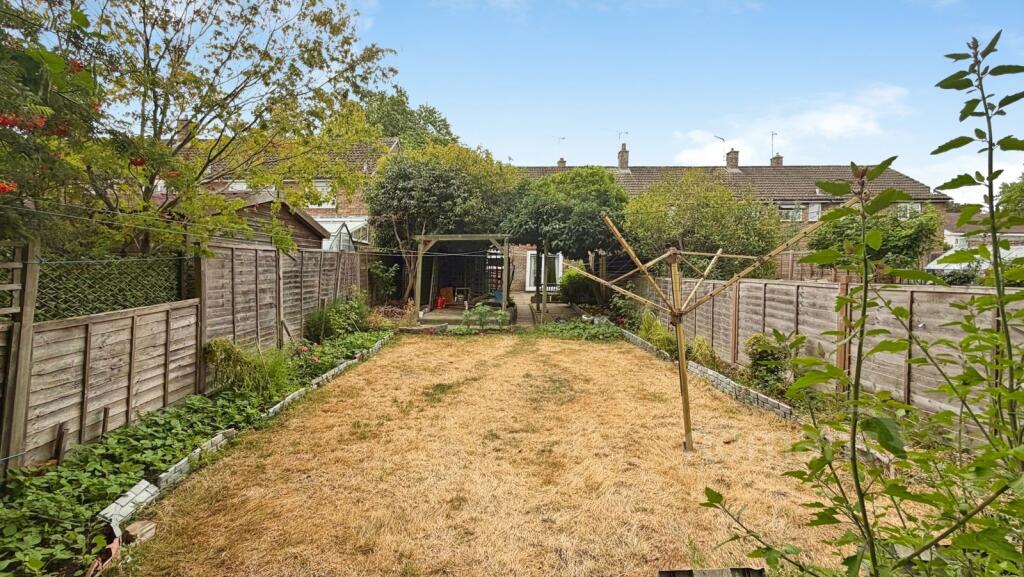 House in Rushmoor, North Town - More